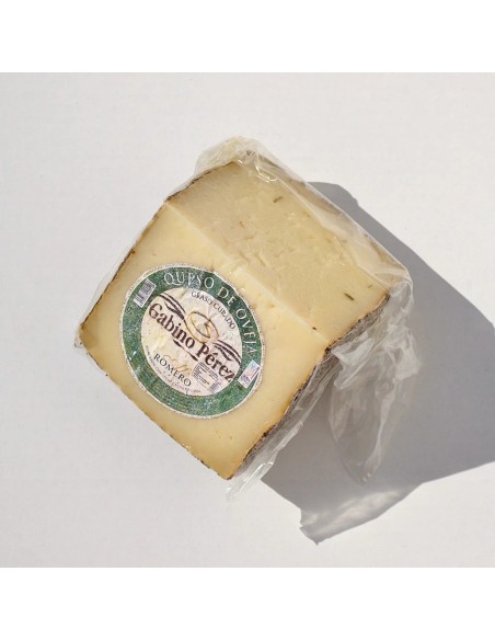 QUEIJO GABINO PEREZ - LEITE CRU DE OVELHA CURADA - 400 g. aprox. em cunha.
